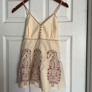 Ritu Kumar
Label Off White Sweetheart Neck Shoulder Strap Floral Paisley S